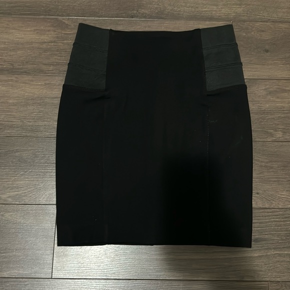 Dynamite Skirt - Picture 1 of 2